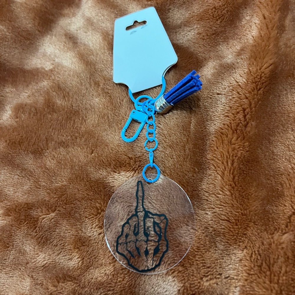 Middle Finger Keychain 💀 - Picture 6 of 8